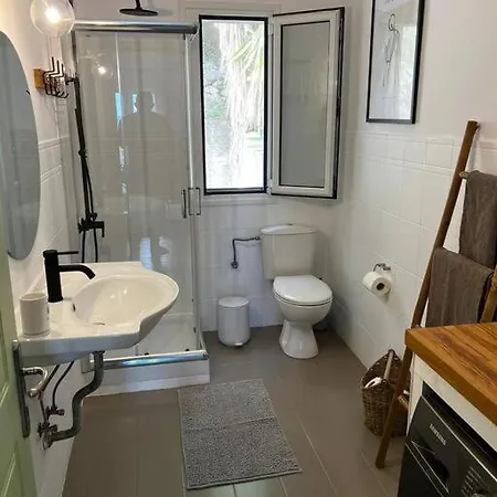 Newly Refurbished, Coastal Apartment- Apartament Barbati