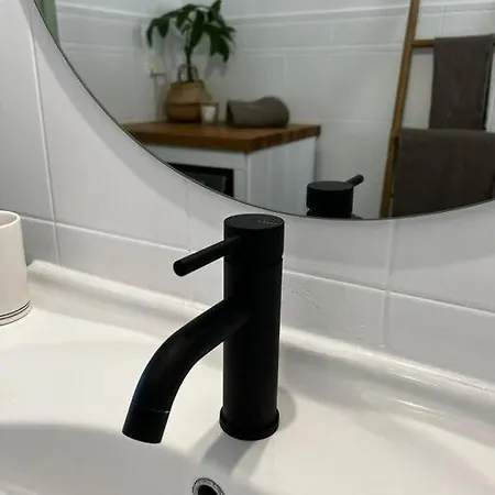 Newly Refurbished, Coastal Apartment- Apartament